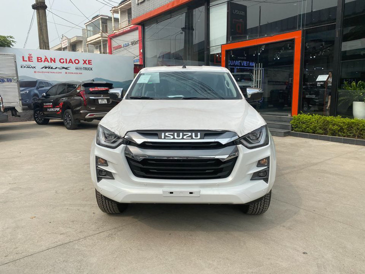 Tin tức giá xe: Isuzu D-Max bản cao nhất chỉ còn 750 triệu tại đại lý- Ảnh 2.