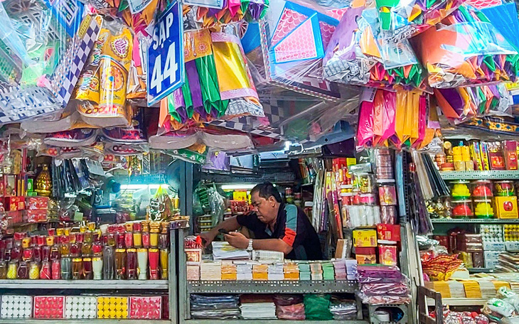 Hàng trăm thanh niên thất vọng ra về vì không giật được tiền ngày cúng cô hồn- Ảnh 11.