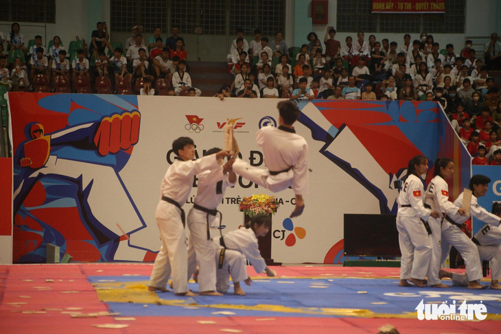 Hơn 1.300 vận động viên tranh tài giải vô địch taekwondo các lứa tuổi quốc gia 2024- Ảnh 2.