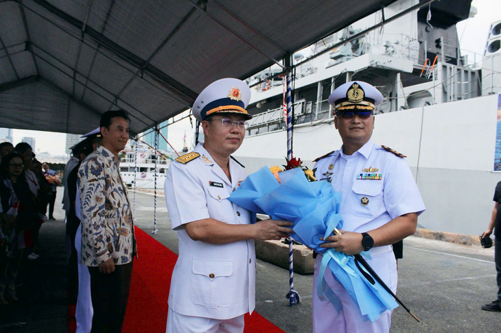 Tàu Hải quân Indonesia thăm Việt Nam - Ảnh 1.