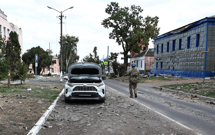 Ukraine tuyên bố 'đạt mục tiêu' tại vùng Kursk, Nga sơ tán hơn 120.000 người - Ảnh 2.