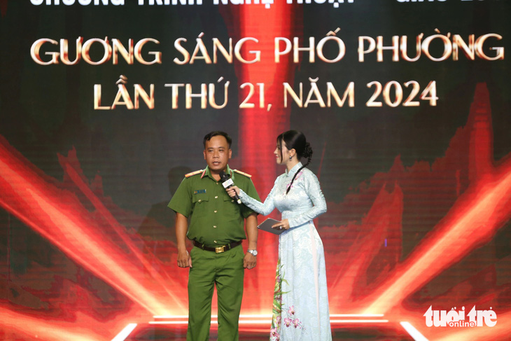 Tuyên dương 19 'gương sáng phố phường' năm 2024 - Ảnh 5.