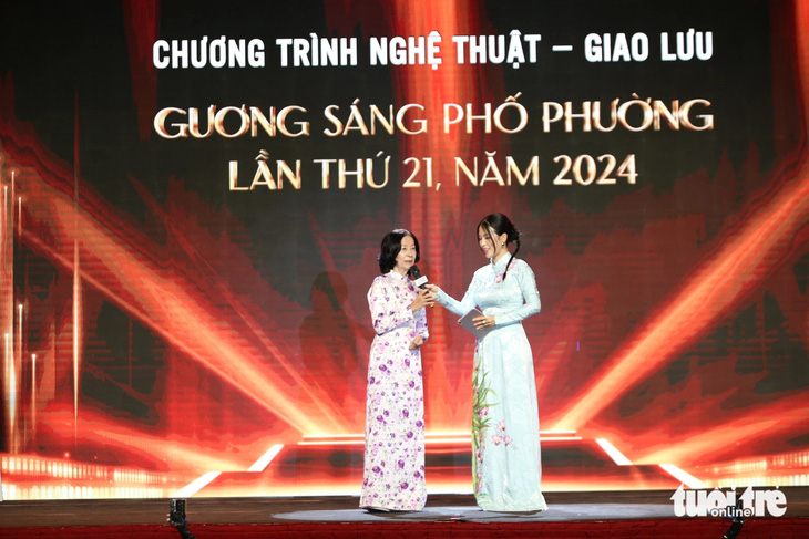 Tuyên dương 19 'gương sáng phố phường' năm 2024 - Ảnh 6.