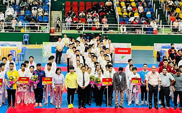 Vụ tố dàn xếp huy chương ở Giải karate năng khiếu trẻ TP.HCM 2024: HLV vi phạm đạo đức nghề nghiệp - Ảnh 2.