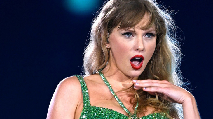 Taylor Swift khép lại chuyến lưu diễn The Eras Tour tại châu Âu - Ảnh 2.