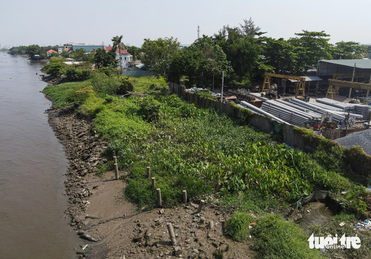 Dự án chống sạt lở Thanh Đa làm hơn 6 năm chưa xong: xuất hiện vị trí sạt lở dài 60m - Ảnh 1.