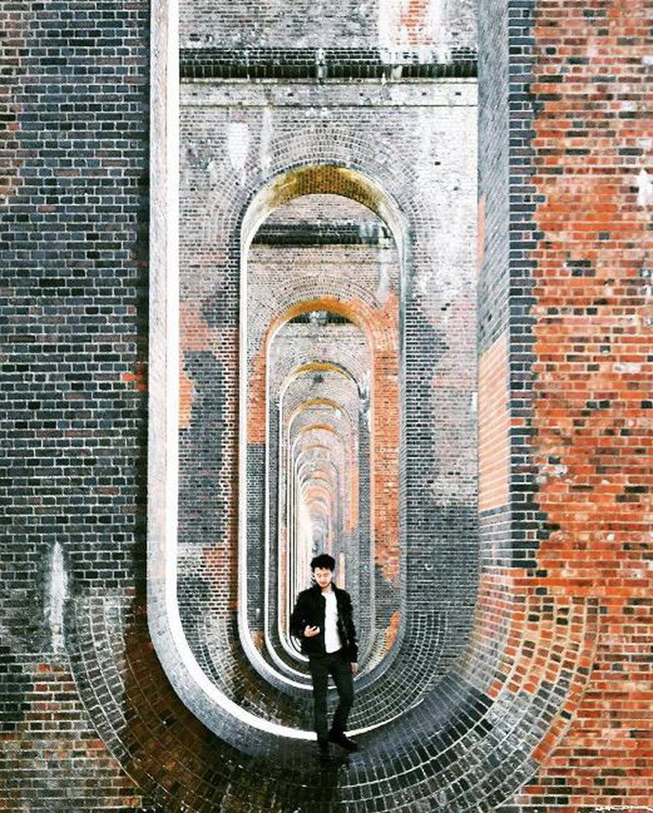 Cây cầu ảo giác Ouse Valley Viaduct hot rần rần trên Instagram - Ảnh 4.