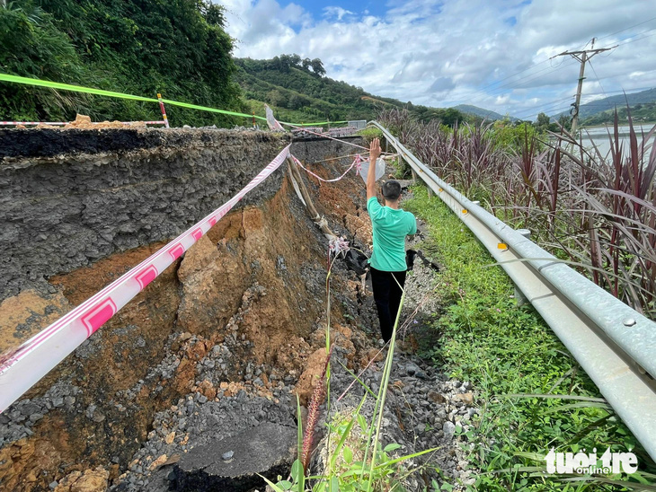 Đường 70 tỉ đồng sạt trượt do chủ đầu tư, Nhà nước mất thêm 11 tỉ để sửa chữa - Ảnh 1.