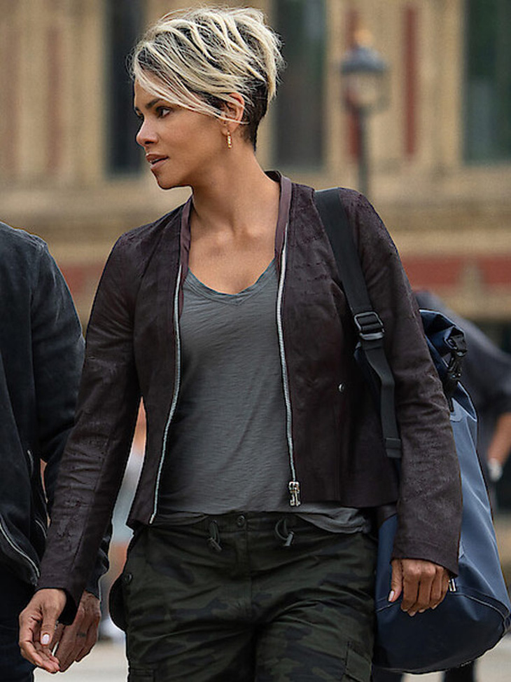 the-union-halle-berry-brown-leather-jacket-17243453969131133183272.jpg