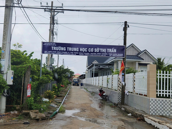 Kiên Giang: Hiệu trưởng ‘tự ý’ chuyển cơ sở vật chất là có, sai đến đâu xử đến đó - Ảnh 2.