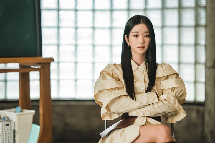 Visual 'cực nét' của Seo Ye Ji ngày tái xuất - Ảnh 6.