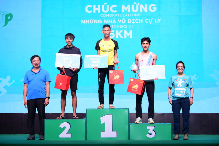 Nhà vô địch SEA Games Phạm Tiến Sản thắng sít sao tại GreenUP Marathon 2024 - Ảnh 8.