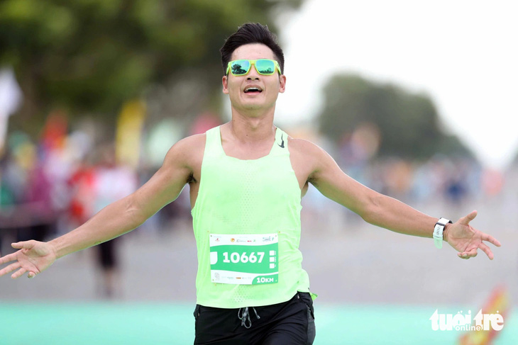 Ca sĩ Đức Tuấn có trải nghiệm đặc biệt tại GreenUP Marathon 2024- Ảnh 1.