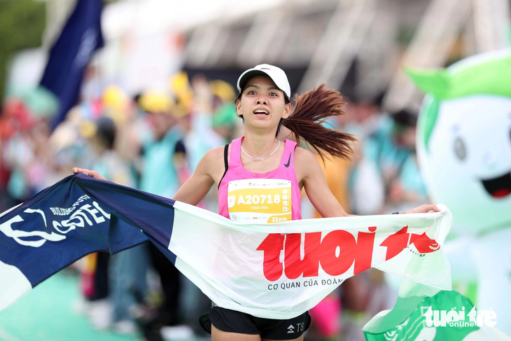 Kỷ lục gia marathon Việt Nam thống trị GreenUP Marathon 2024 - Ảnh 1.