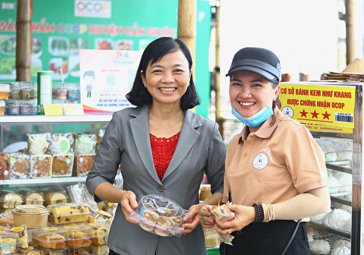 Ăn bánh bò, nghe cải lương trước giờ chạy vào Cảng quốc tế Long An - Ảnh 2.