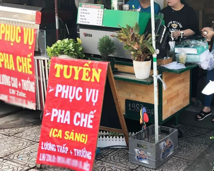 Ảnh vui 26-8: Tuyển nhân viên lương thấp, có thưởng - Ảnh 1.