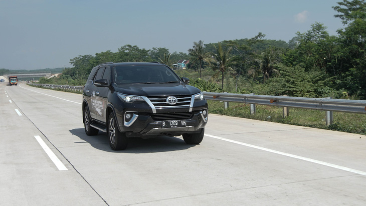 Anh Tây chê tài xế Toyota Fortuner ở Đông Nam Á 'hung hãn' - Ảnh 2.