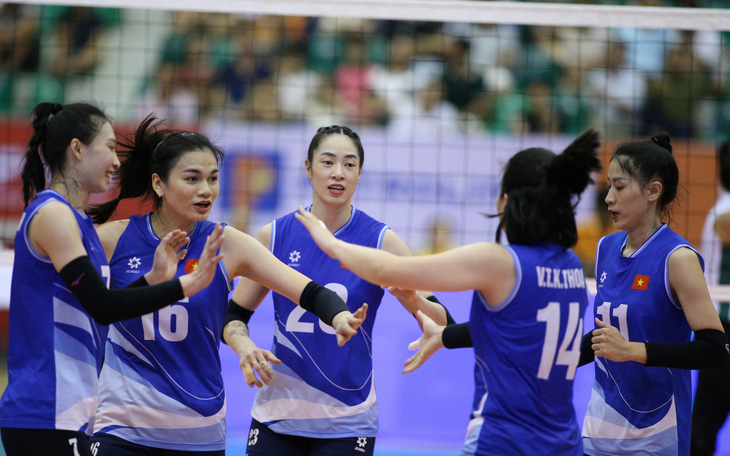 Bóng chuyền nữ Việt Nam thắng tưng bừng đối thủ Trung Quốc, vào bán kết VTV Cup 2024 - Ảnh 3.