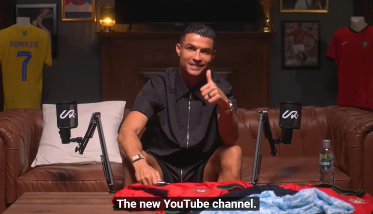 Ronaldo tiệm cận mốc 50 triệu người theo dõi trên YouTube - Ảnh 2.