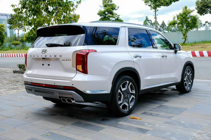 Hyundai Palisade giảm giá tới 150 triệu tại đại lý: Sales báo 'xả lỗ', bản rẻ nhất còn 1,345 tỷ đồng, rẻ hơn niêm yết Fortuner, 'giẫm chân' Santa Fe- Ảnh 7.