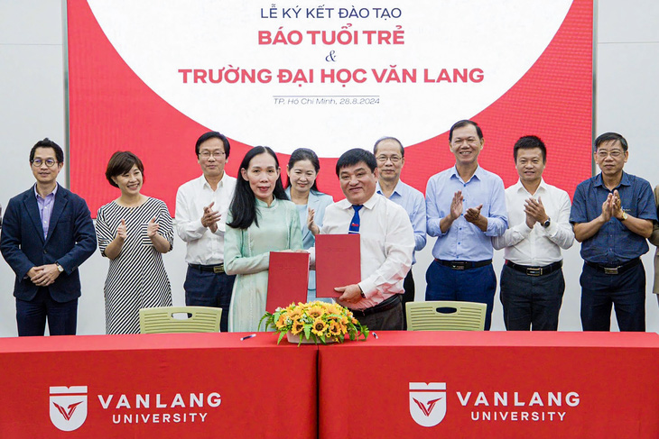 Sinh viên Trường đại học Văn Lang học thực hành chính quy tại báo Tuổi Trẻ - Ảnh 1.