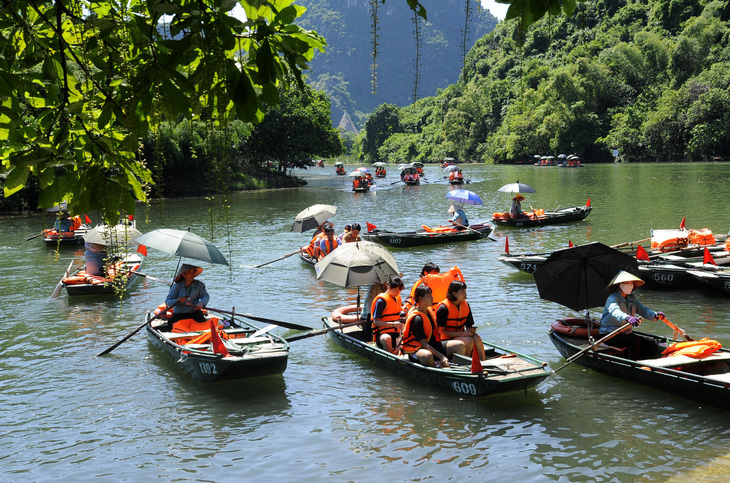 Tin tức sáng 19-10: Cổ phiếu của Sao Thái Dương, Rạng Đông và Tân Tạo trước nguy cơ xấu - Ảnh 5.