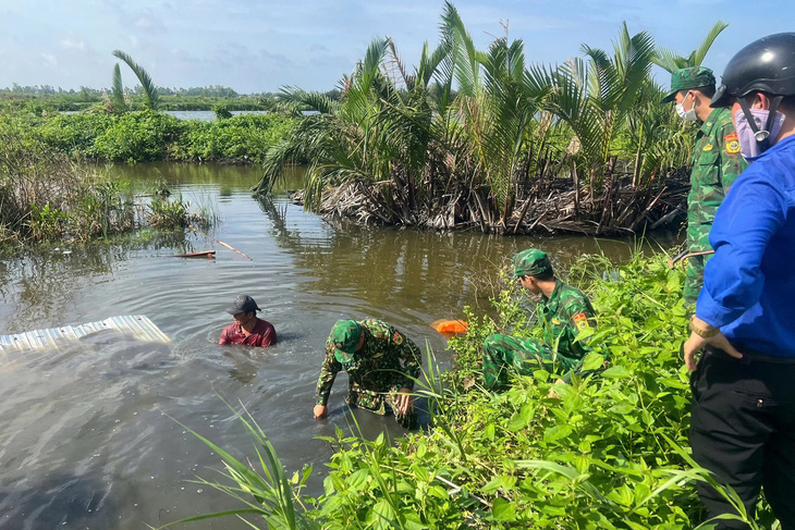 Mưa bão kèm theo dông lốc làm sập và tốc mái 10 căn nhà - Ảnh 2.