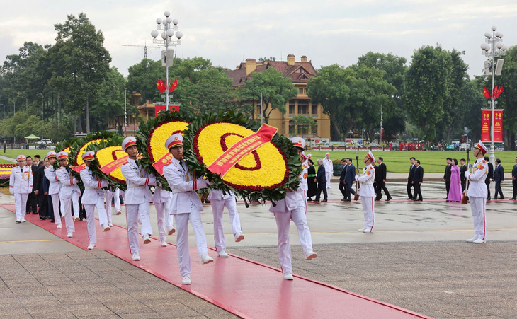 Lãnh đạo Đảng, Nhà nước viếng Chủ tịch Hồ Chí Minh nhân Quốc khánh 2-9 - Ảnh 1.