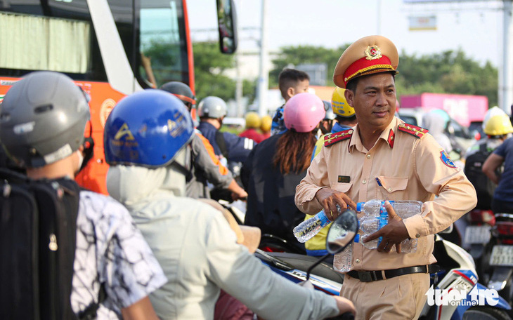 Người dân chỉ cung cấp thông tin một lần khi thực hiện dịch vụ công trực tuyến - Ảnh 4.