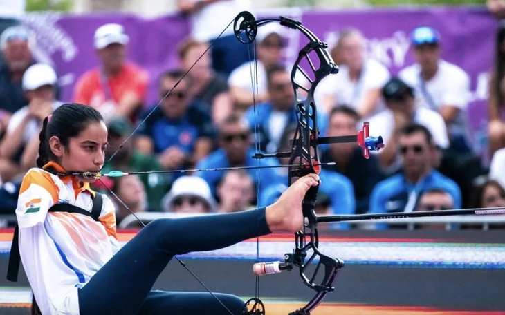 VĐV cầu lông bay như 'siêu nhân' ghi điểm khó tin ở Paralympic - Ảnh 3.