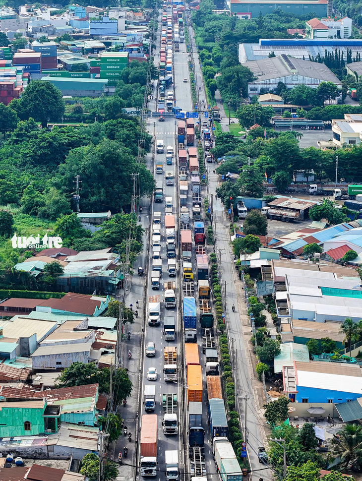 Dân ùn ùn đi nghỉ lễ, cao tốc TP.HCM - Long Thành liên tục đóng rồi mở - Ảnh 7.