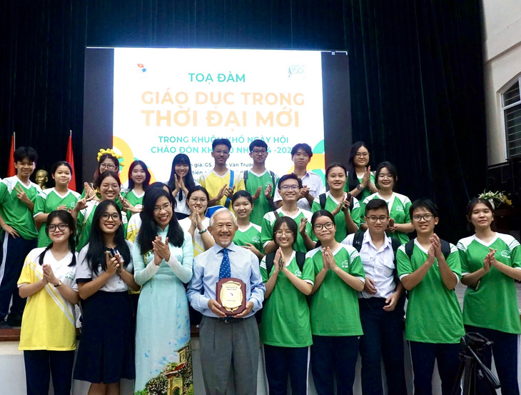 Không nên định hướng cho con theo kiểu 'nghề nào giàu hơn' - Ảnh 1.