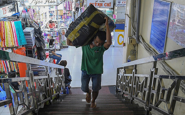 Hàng nước ngoài tràn vào Việt Nam, nếu chậm chân doanh nghiệp Việt sẽ thua trên sân nhà - Ảnh 2.