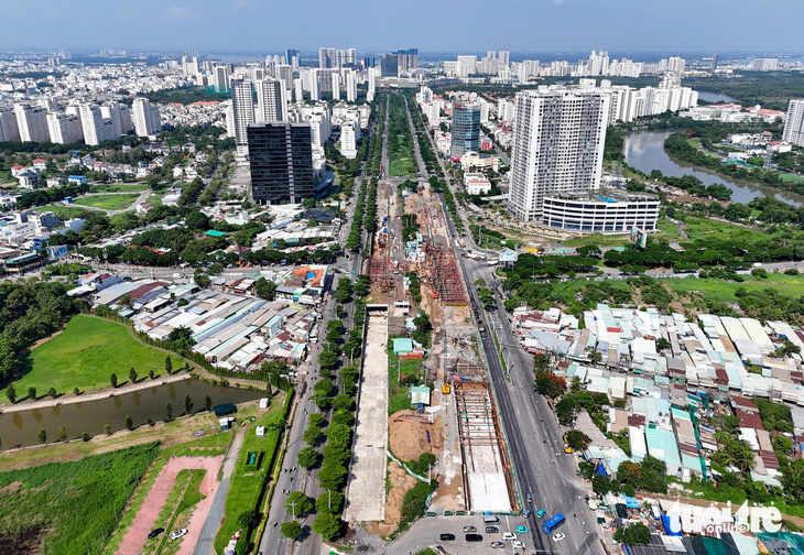 Hầm chui Nguyễn Văn Linh - Nguyễn Hữu Thọ (quận 7) là một trong những dự án cầu đường quan trọng phấn đấu hoàn thành trong năm nay - Ảnh: CHÂU TUẤN