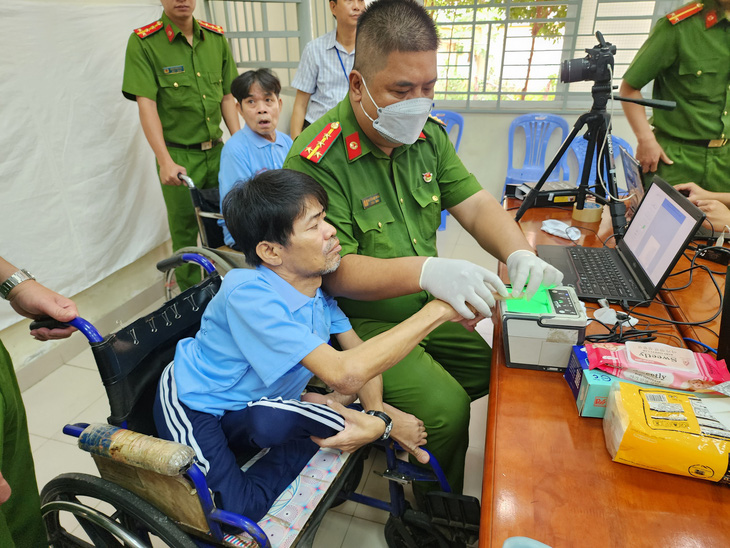 Những nhân khẩu đặc biệt được tạo điều kiện hết mức để làm được căn cước - Ảnh: MINH HÒA