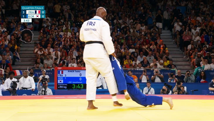 Võ sĩ judo Hàn Quốc 83kg bị ‘gã khổng lồ’ Teddy Riner xách cổ- Ảnh 1.