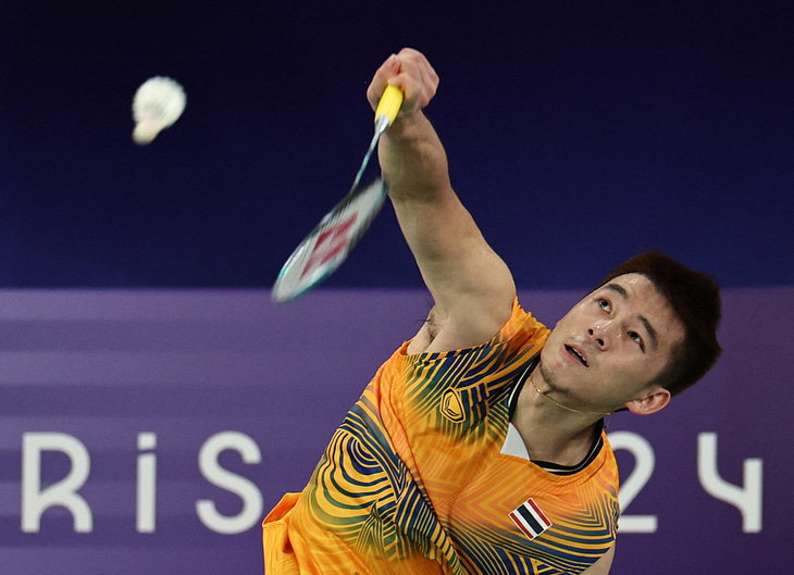 Thất bại trước Axelsen, thần đồng cầu lông Thái Lan giành HCB Olympic 2024- Ảnh 1.