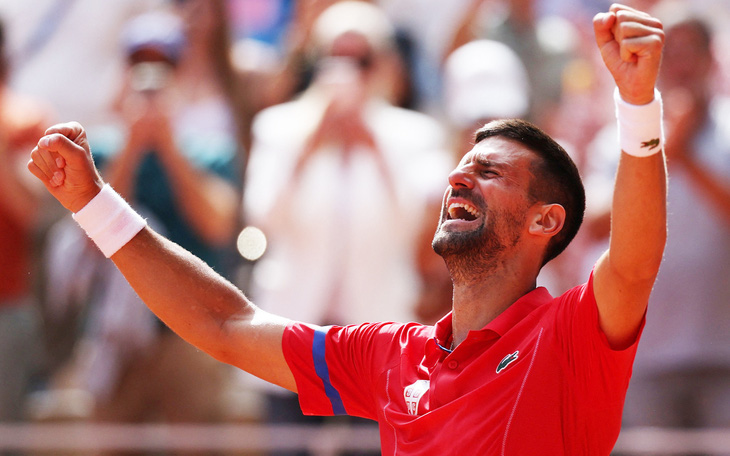 Novak Djokovic khóc mừng HCV Olympic đầu tiên trong sự nghiệp