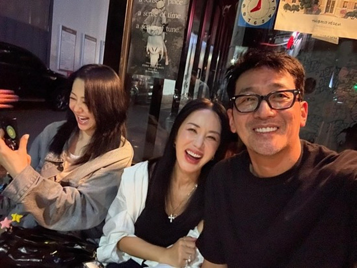 Go Hyun Jung, Uhm Jung Hwa và Ha Jung Woo