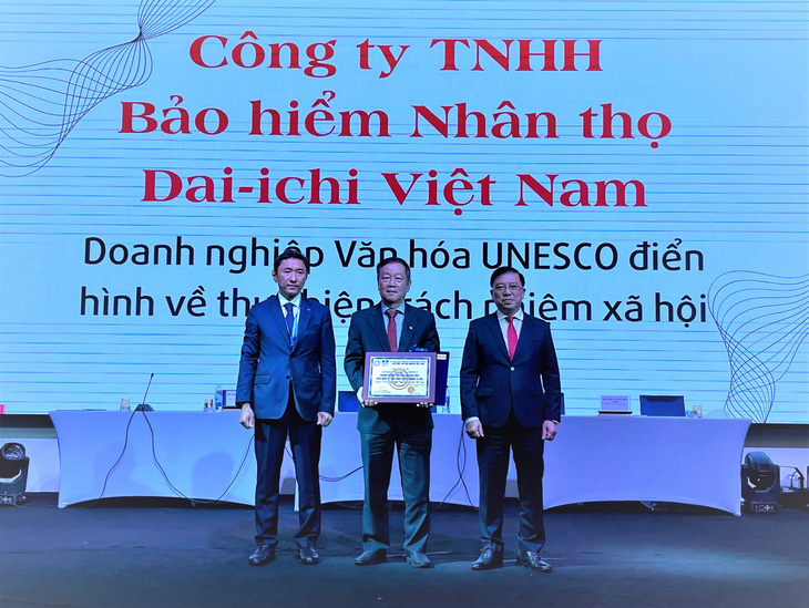 Liên hiệp các hội UNESCO trao giải cho Dai-ichi Life Việt Nam- Ảnh 1.