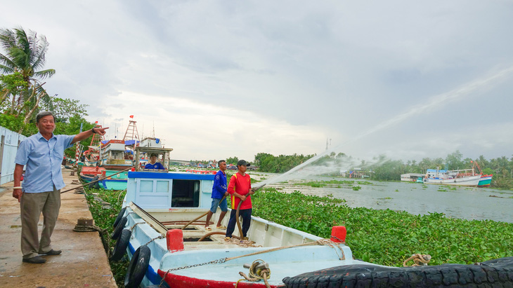 Ngư dân chế 'siêu' tàu chữa cháy- Ảnh 1.