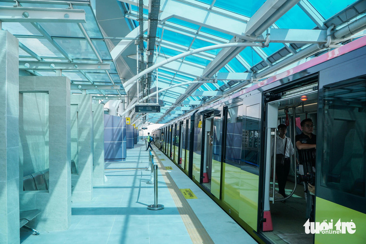 Trải nghiệm metro Nhổn - ga Hà Nội: Khởi hành, dừng hơi 'giật cục', ban quản lý nói gì?- Ảnh 12.