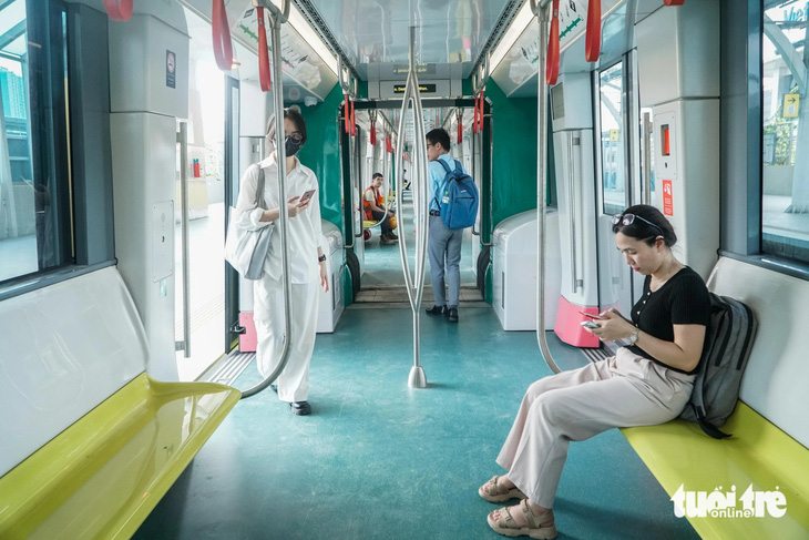 Trải nghiệm metro Nhổn - ga Hà Nội: Khởi hành, dừng hơi 'giật cục', ban quản lý nói gì?- Ảnh 18.