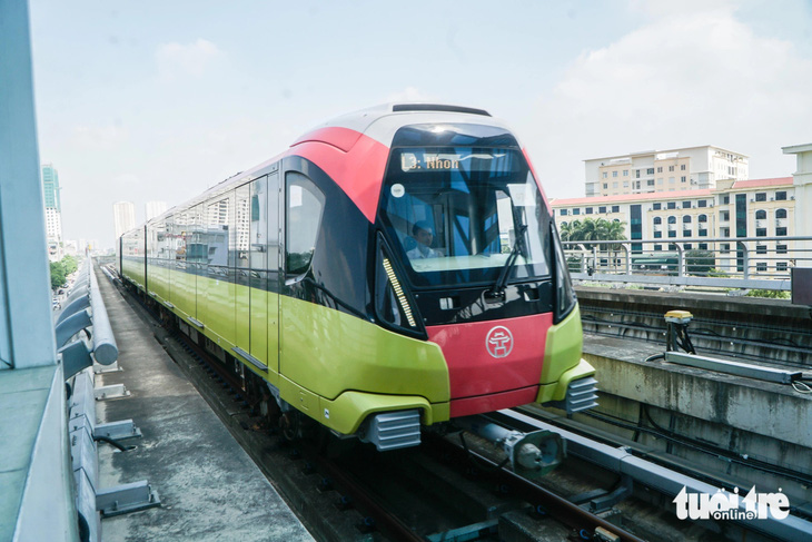 Metro Nhổn - ga Hà Nội chạy thử trong sáng 7-8 - Ảnh: PHẠM TUẤN