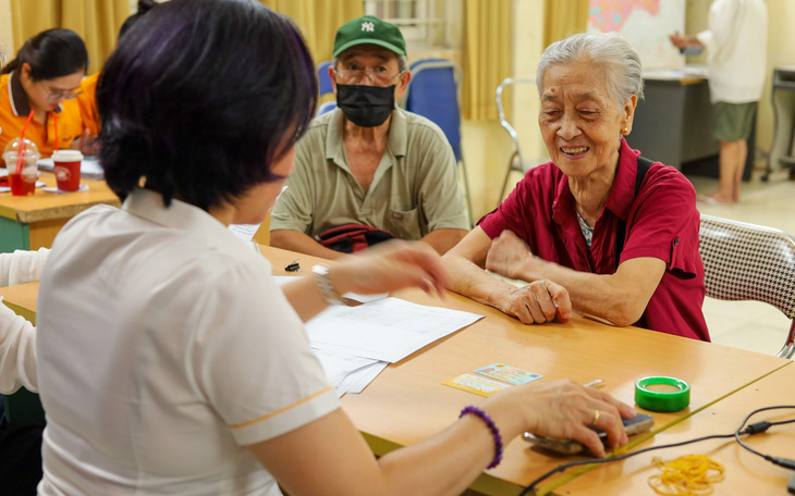 Nhiều người ở TP.HCM bị chậm lương hưu: Đang xử lý để chuyển lương hưu nhanh nhất