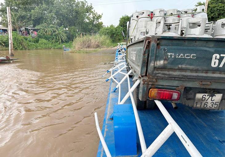 Bến phà có phà chở khách bị tàu biển tông trúng - Ảnh: Công an An Giang