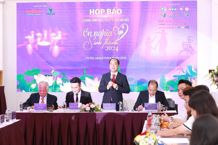 Giao lưu với nhóm bạn trẻ phục chế miễn phí hàng trăm ảnh liệt sĩ- Ảnh 1.
