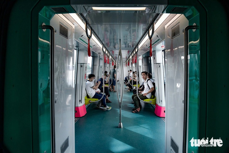 Ngày đầu metro Nhổn - ga Hà Nội hoạt động, người dân xếp hàng đi trải nghiệm- Ảnh 20.