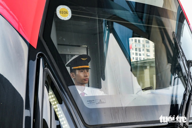 Ngày đầu metro Nhổn - ga Hà Nội hoạt động, người dân xếp hàng đi trải nghiệm- Ảnh 12.
