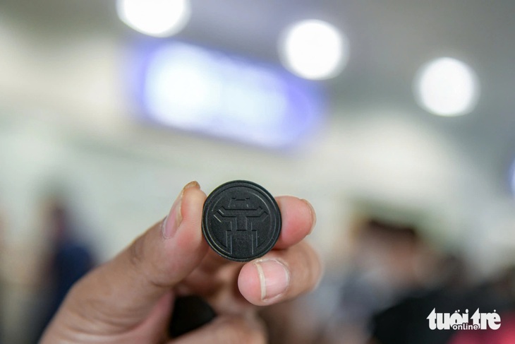 Ngày đầu metro Nhổn - ga Hà Nội hoạt động, người dân xếp hàng đi trải nghiệm- Ảnh 6.
